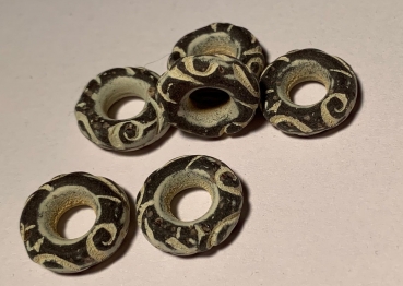 Graphitring mit Ornament